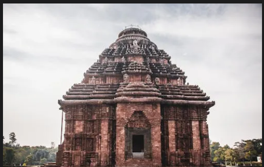 Intricate carved pillars inside Meenakshi Temple